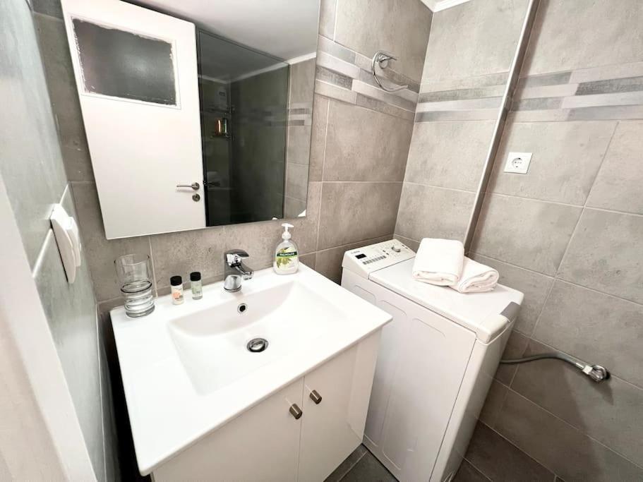 Apartament Lovely 1 Bdr In The Center Of Atena